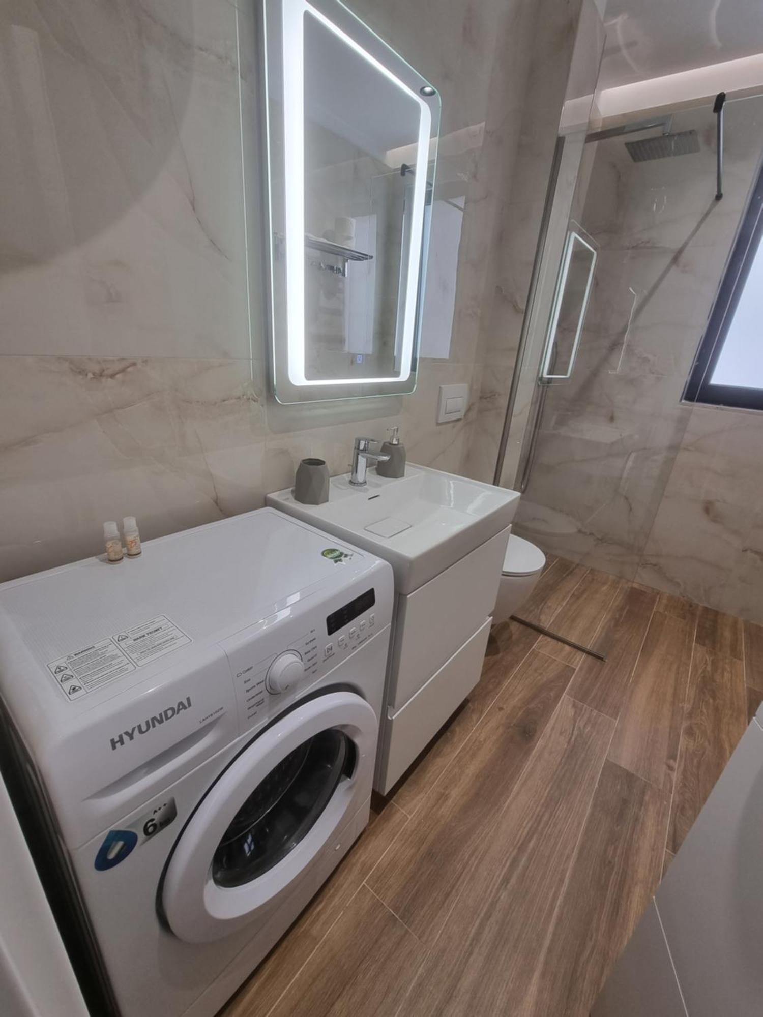 Remar Apartments Вльора Екстер'єр фото